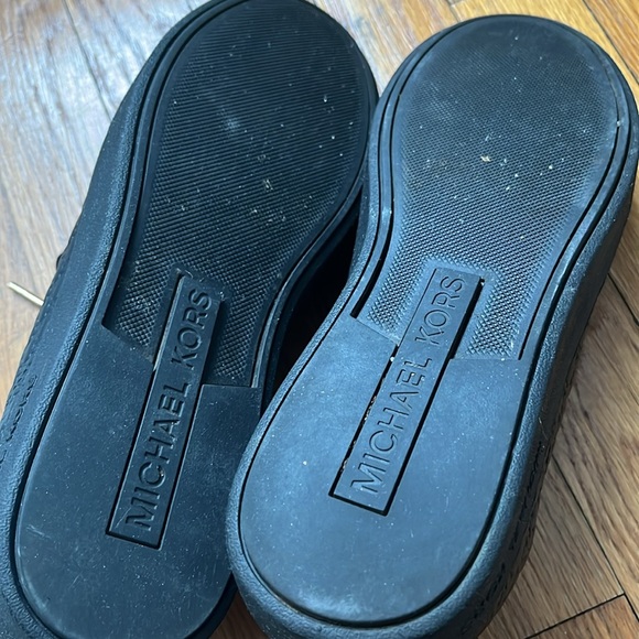 Michael Kors casual shoe sneakers. Worn maybe 3 times. No scuffs - Picture 5 of 8